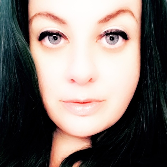 Meet your Posher, Chrissy - Picture 2 of 4